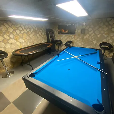 Gombos Maganszallashely 別荘 ボニャルツバシュ