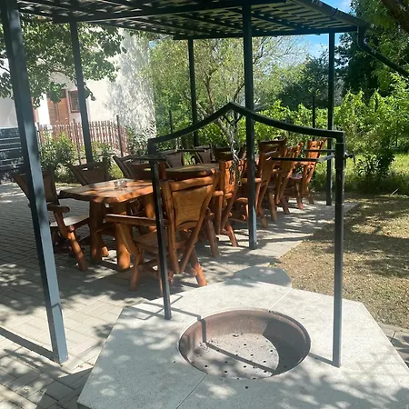 Gombos Maganszallashely 펜션 *