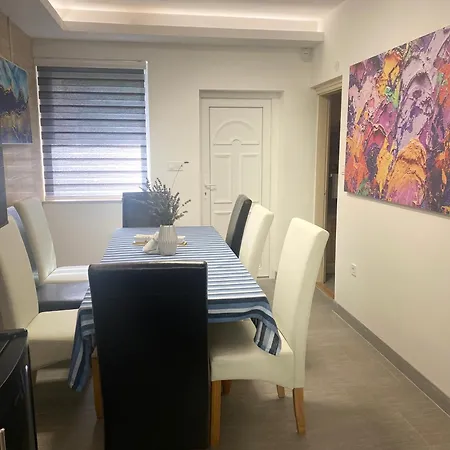 Gombos Maganszallashely 본보야크바세기