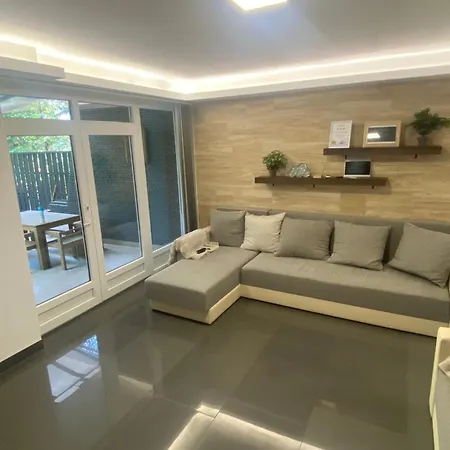 Gombos Maganszallashely Vakantiehuis *