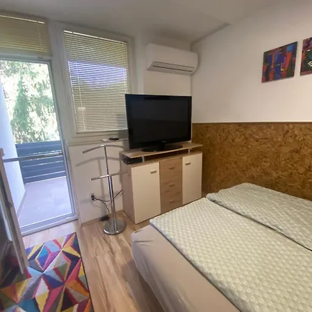 Gombos Maganszallashely 본보야크바세기