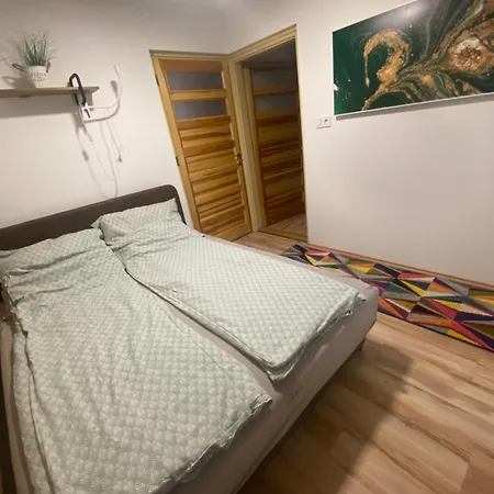 Gombos Maganszallashely * ボニャルツバシュ