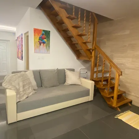 Gombos Maganszallashely 別荘 ボニャルツバシュ