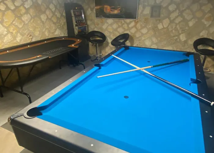 Gombos Maganszallashely *